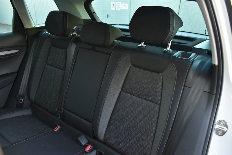 Škoda Karoq (2025) Top Selection 1,5 TSI 110 kW 6 - fotka 25 z 37