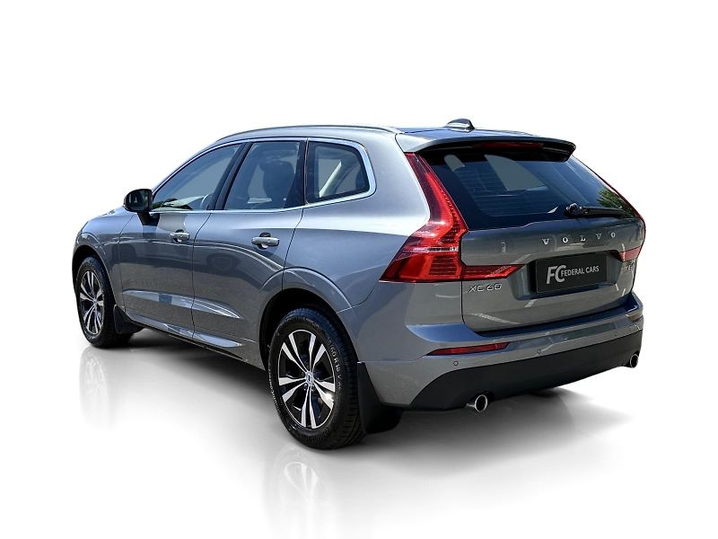 Volvo XC60 B4 AWD (nafta) // REZERVACE - fotka 3 z 47