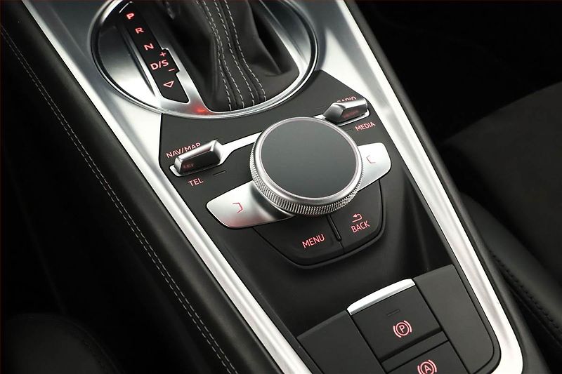 Audi TTS (2015) 2.0 TFSI - fotka 22 z 29