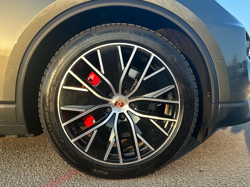 Porsche Macan 4S Electric - fotka 10 z 30
