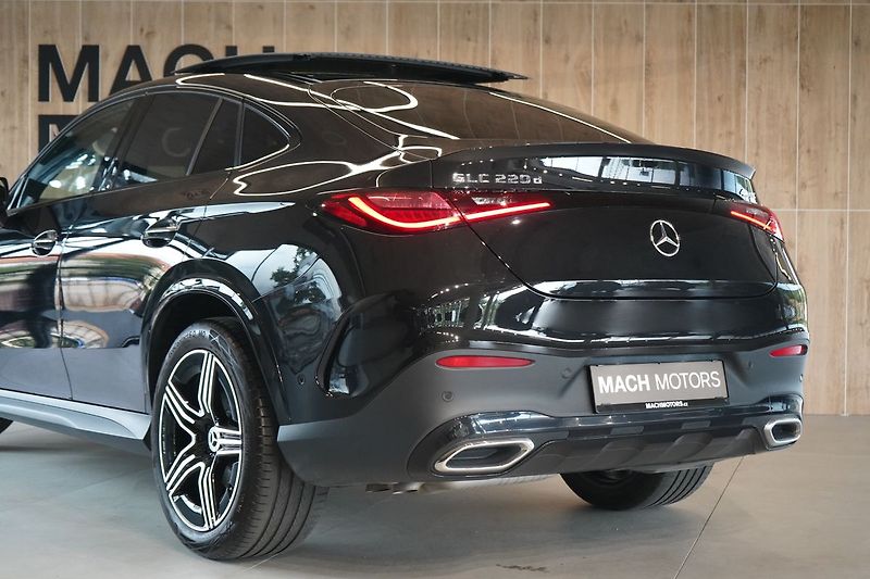 Mercedes-Benz GLC 220d Kupé 4M AMG, Masáž, 360° - fotka 13 z 50