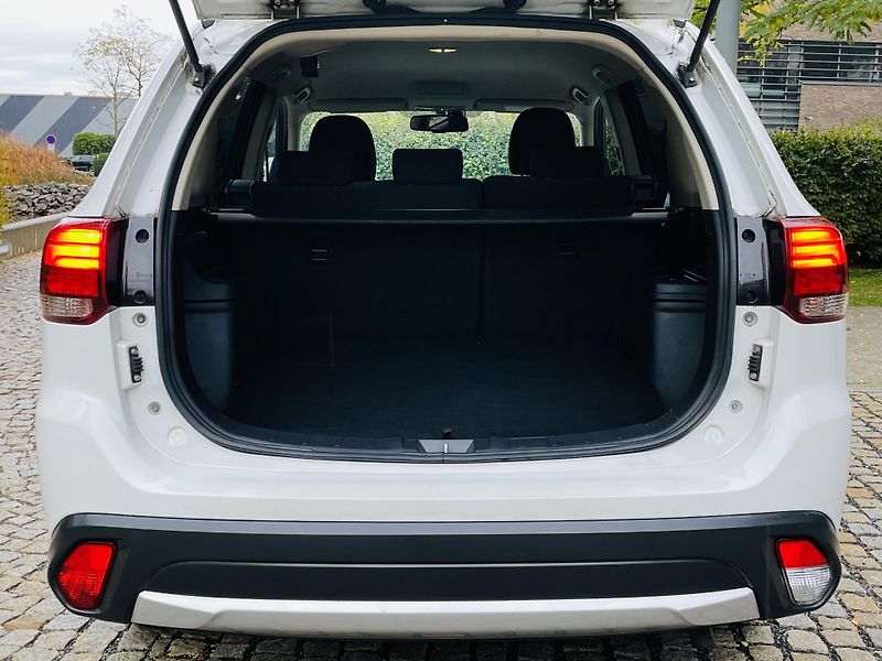 Mitsubishi Outlander 2.0i MANUÁL 1.MAJITEL SERVISKA - fotka 19 z 43