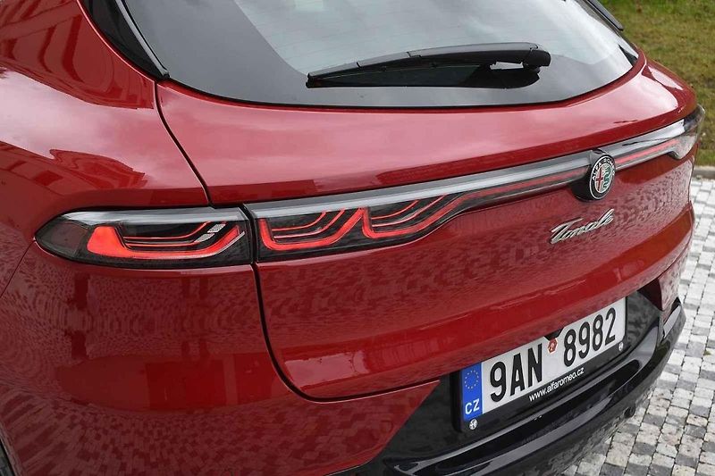Alfa Romeo Tonale umí zaujmout. Jak vzhledem, tak jízdními vlastnostmi
