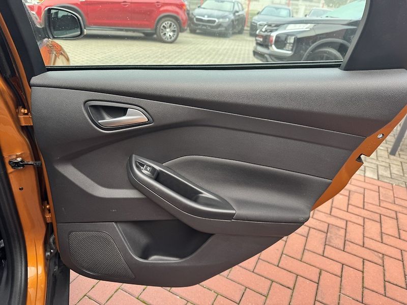 Ford Focus (2018) 1.6Ti-VCT Digi Klima Tempomat - fotka 18 z 46