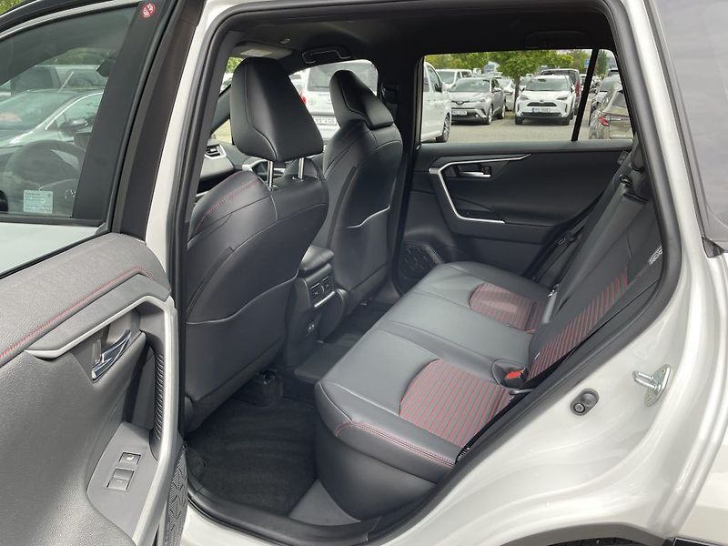 Toyota RAV4 2.5 Plug-in Hybrid Selection - fotka 13 z 29