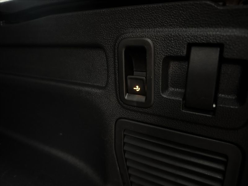 Volkswagen Touran 1,4 DSG KAMERA TAŽNÉ 1.MAJ ČR - fotka 36 z 38