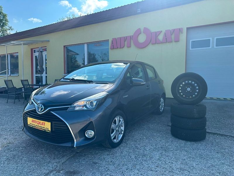 Toyota Yaris 1.5 Hybrid/Kamera/1MAJ/74kW - fotka 7 z 34
