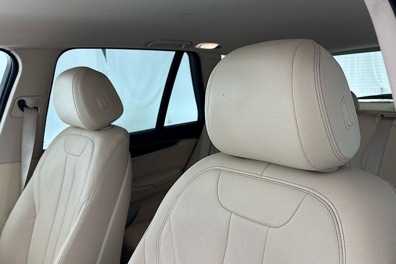 BMW X5 xDrive30d - fotka 8 z 26