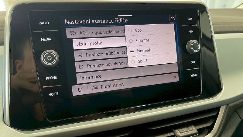 Volkswagen T-Roc (2025) Life GOAL 1.0 TSI 85kW - fotka 21 z 32