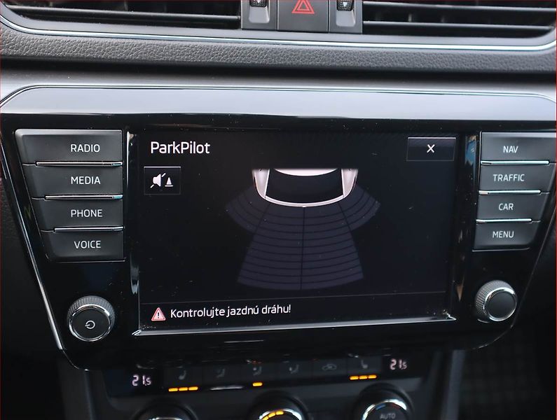 Škoda Superb (2017) 2.0 TDI, Automat, Kůže, Navi - fotka 21 z 21