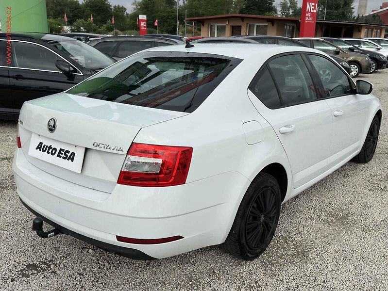 Škoda Octavia (2018) 2.0 TDi, ČR, AC, výhřev sed - fotka 4 z 17