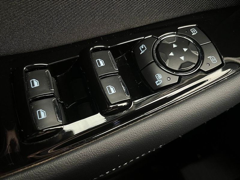Ford Galaxy 2.5 HEV TITANIUM 7 míst - fotka 14 z 71