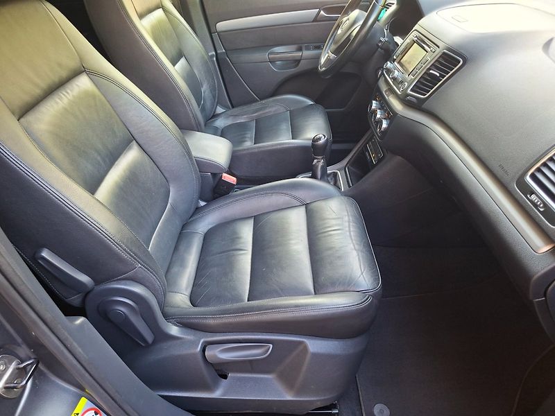 Volkswagen Sharan (2012) 2.0TDI 103kW 6MAN -7.MÍST - fotka 21 z 48