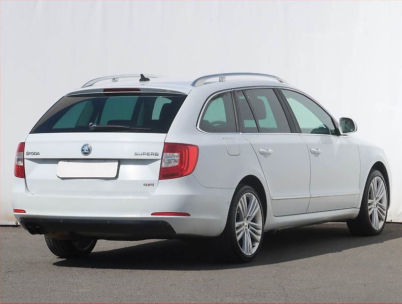 Škoda Superb (2014) Elegance 2.0 TDI, 4X4 - fotka 5 z 22