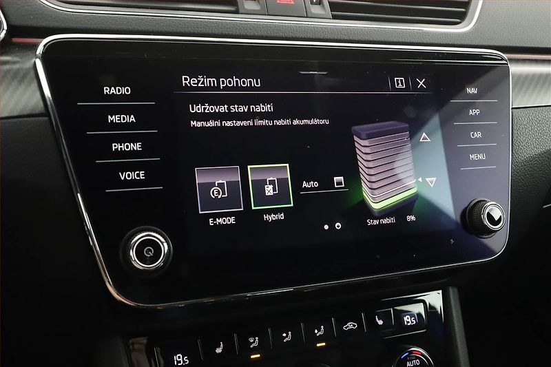 Škoda Superb (2020) Sportline iV 1.4 TSI PHEV - fotka 23 z 31