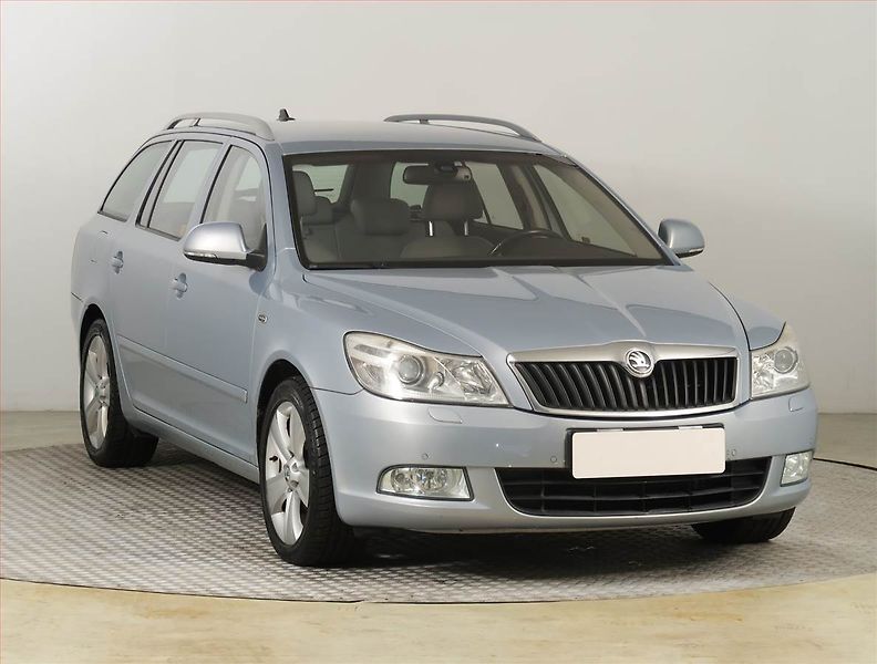 Škoda Octavia (2009) Laurin&Klement 2.0 TDI, Xenony - fotografie inzerátu