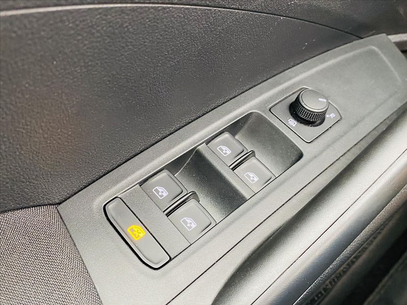 Škoda Fabia 1,0 MPI 59kW Selection - fotka 17 z 24