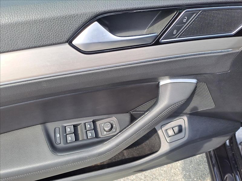 Volkswagen Passat 2,0 TDI DSG 4Motion - fotka 11 z 18
