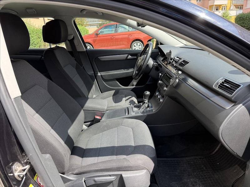 Volkswagen Passat 2,0TDi 103kW Comfort. Variant - fotka 8 z 14