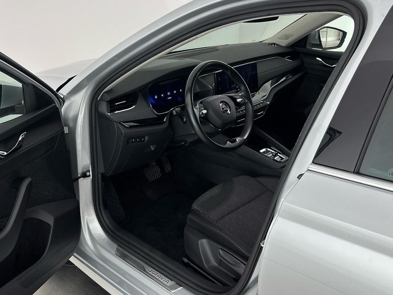 Škoda Octavia Style DSG - fotka 6 z 28