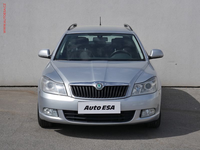 Škoda Octavia (2012) 1.6 TDi, ČR, Elegance - fotka 2 z 23
