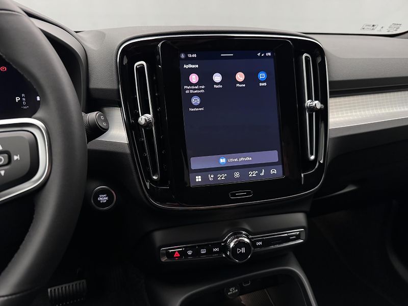 Volvo XC40 (2026) B3 BLACK EDITON  PLUS - fotka 8 z 23