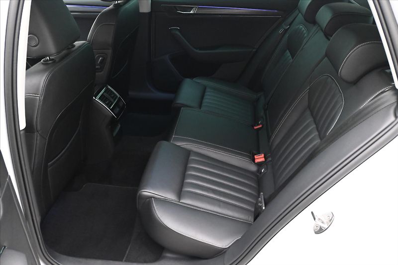 Škoda Superb 2,0 TDI 147kW STYLE DSG Záruka - fotka 14 z 33