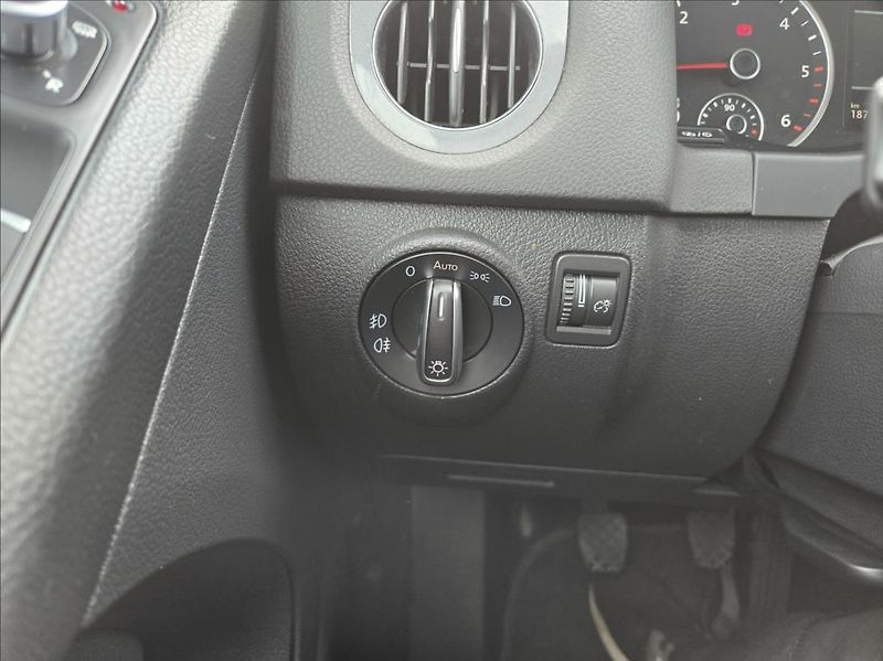 Volkswagen Tiguan 2,0 TDI  4x4 - fotka 15 z 23