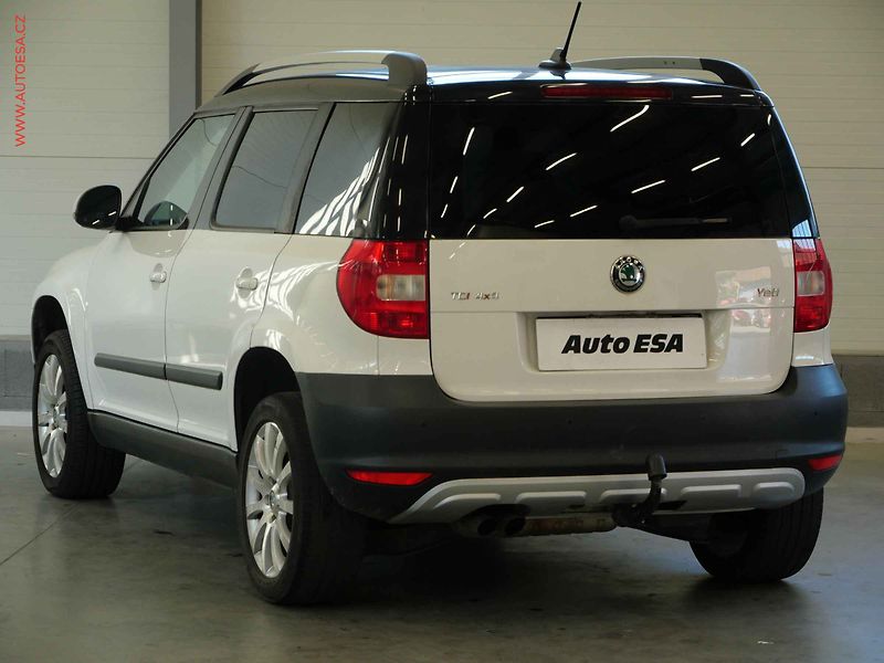Škoda Yeti (2012) 2.0 TDI 4x4, ČR, DSG, panor. - fotka 6 z 23