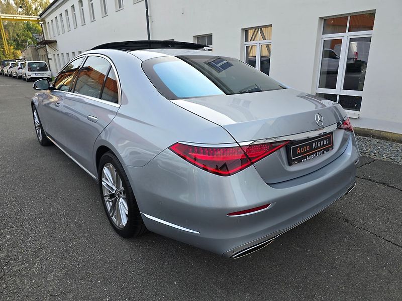 Mercedes-Benz Třídy S S500 4Matic L - fotka 5 z 37