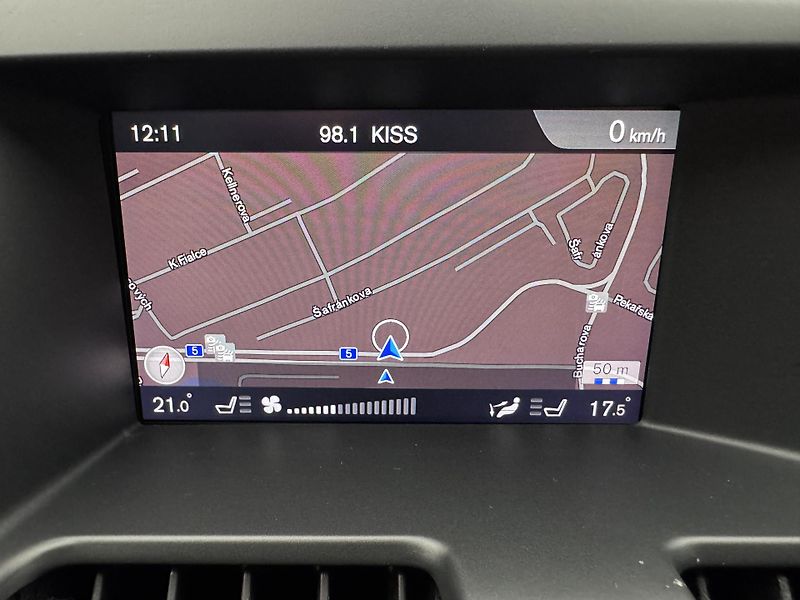 Volvo XC60 D4 R-DESIGN AUT RERERVACE - fotka 36 z 46