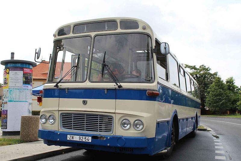 Dva dny si mohli zájemci prohlížet historický autobus Karosa ŠL11 z roku 1979, který na stanovišti před přesunutým kostelem Nanebevzetí Panny Marie v Mostě vystavoval Dopravní podnik měst Mostu a Litvínova.