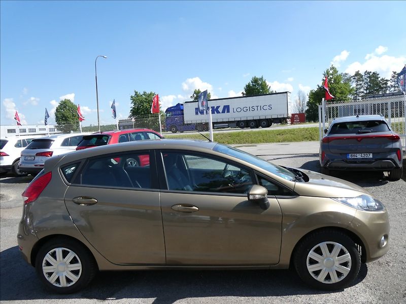 Ford Fiesta 1,2 i 60kW 2x kola, klima - fotka 10 z 30