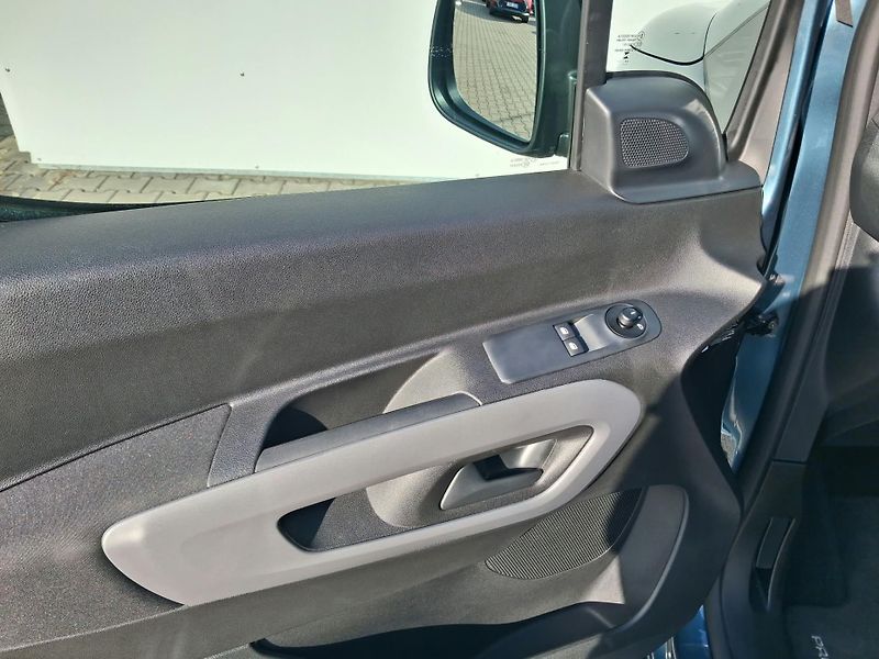 Toyota ProAce City Verso 1.5 D-4D Business Long AT - fotka 12 z 20