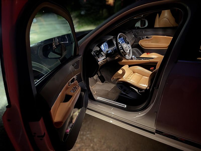 Volvo XC90 B5 Inscription 7m., tažné, DPH - fotka 13 z 31