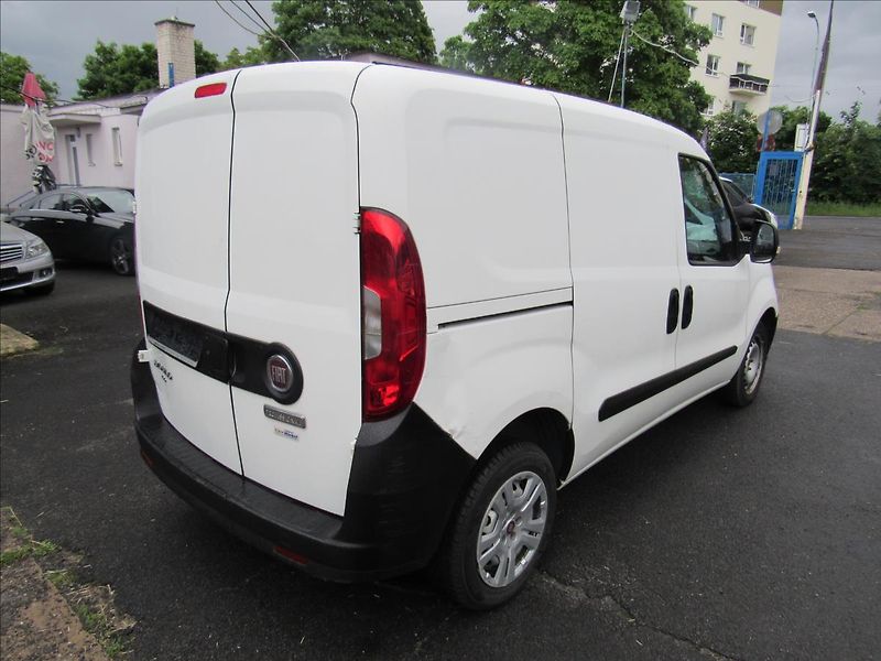 Fiat Dobló 1,6 JTD 74 kW - fotka 6 z 29