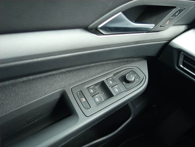 Volkswagen Golf (2023) Life 1.5 TSI, Serv.kniha, Navi - fotka 16 z 16