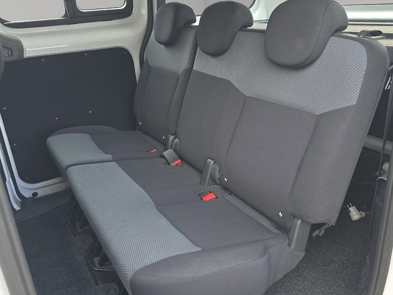 Nissan e-NV200 (2018) 80kW , Výhřev sed. - fotka 18 z 19