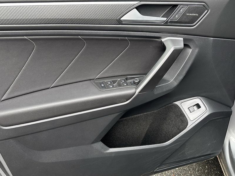 Volkswagen Tiguan R-LINE - fotka 13 z 29