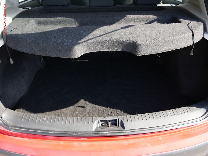 Nissan Qashqai (2009) 1.6i, ČR, AC, park.asist - fotka 7 z 15