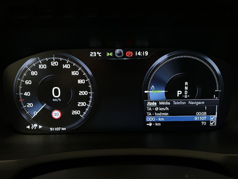 Volvo XC90 T8 AWD INSCRIPTION 7 MÍST AUT - fotka 27 z 49
