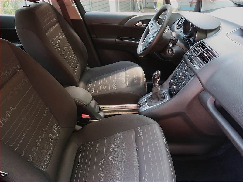 Opel Meriva (2016) 1.6 CDTI, po STK, zamluveno - fotka 9 z 19