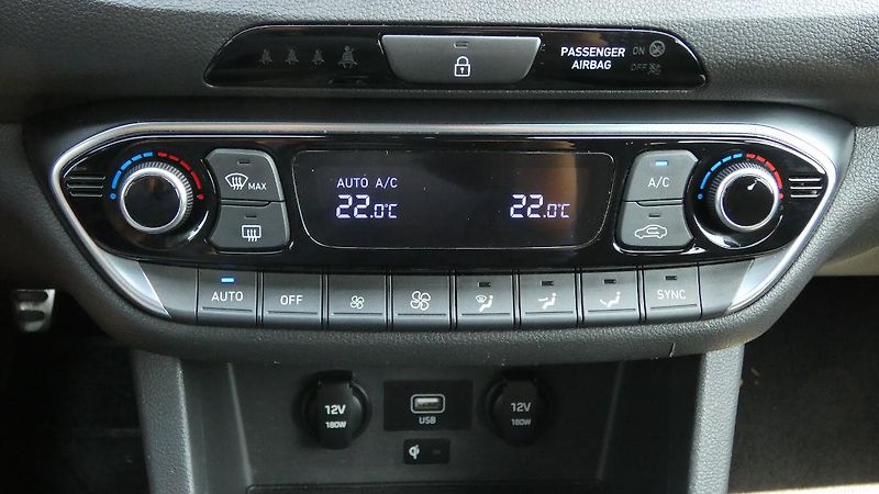 Hyundai i30 1.5 T-GDI N-Line - fotka 17 z 23