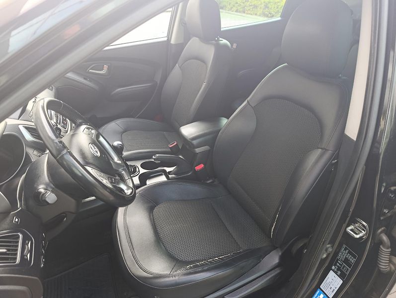 Hyundai ix35 (2011) 2.0 100kw 4X4 REZERVACE - fotka 20 z 21
