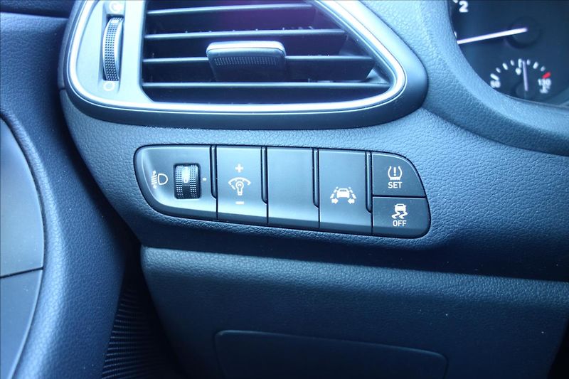 Hyundai i30 1,4 T-GDi,ČR,1 MAJ.,52TIS.KM. - fotka 37 z 44