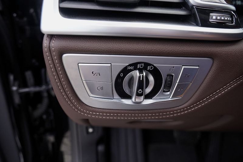 BMW Řada 7 745Le xDrive/Individual/Led/ČR - fotka 48 z 49