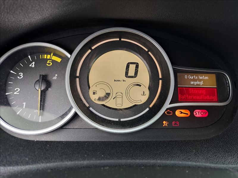 Renault Mégane 1,5 dCi - fotka 12 z 19