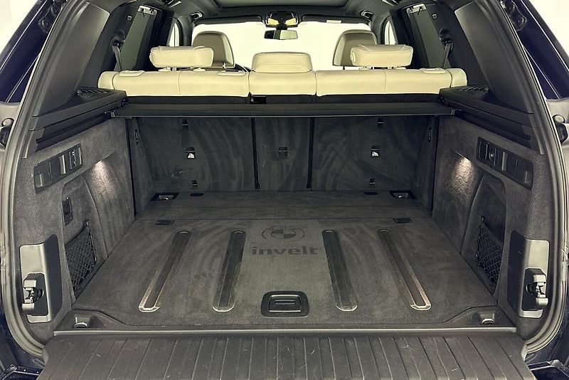 BMW X5 M50i - fotka 10 z 30