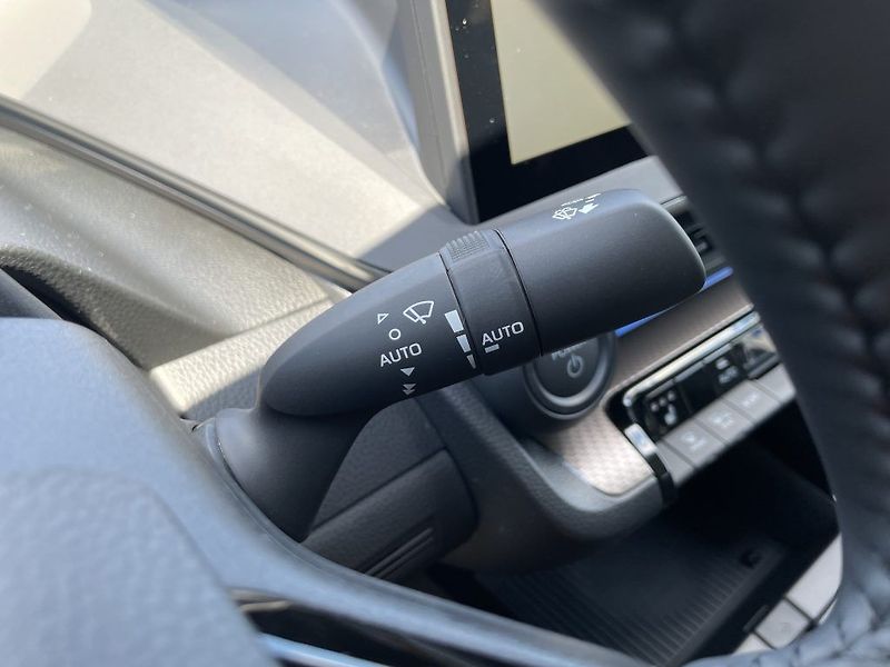 Toyota Prius 2.0 Plug-in Hybrid Prestige - fotka 22 z 30