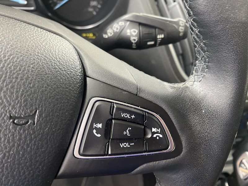 Ford Kuga Titanium 2,0EcoBlue AT AWD, ČR - fotka 17 z 26